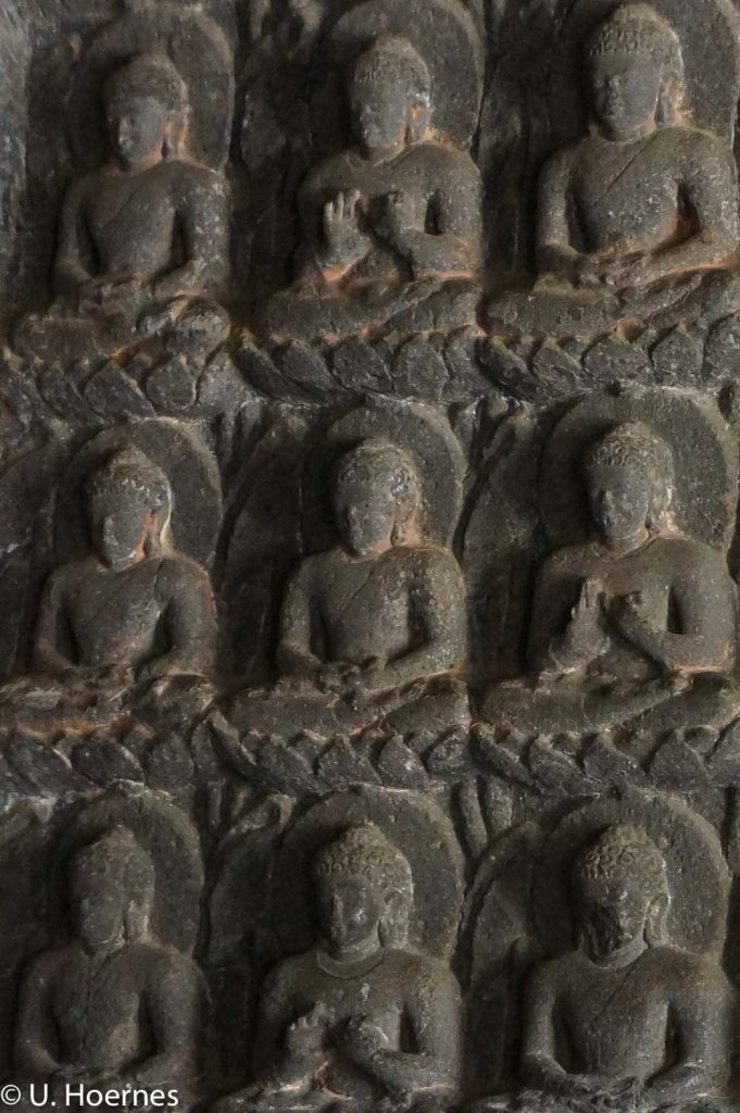 Buddha Relief in einer Höhle, Ajanta, Maharashtra, Indien 2015.